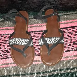 Black and White TOMS Sandal Size 8W